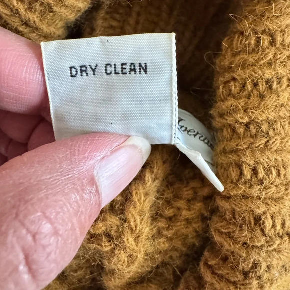 Saks Fifth Avenue Women's Lambs Wool Angora Blend Vintage Cable Knit Sweater Med - Picture 6 of 13